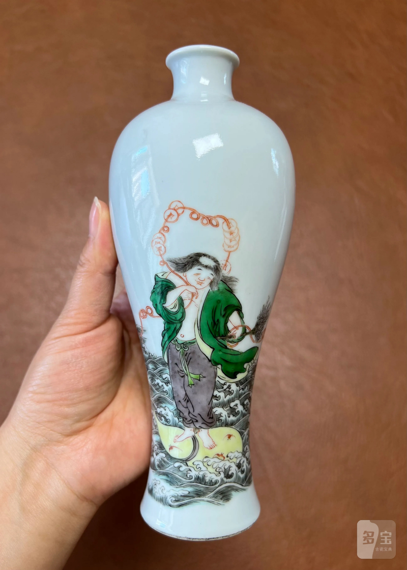清光绪 五彩刘海福禄渡江图梅瓶 - 图3
